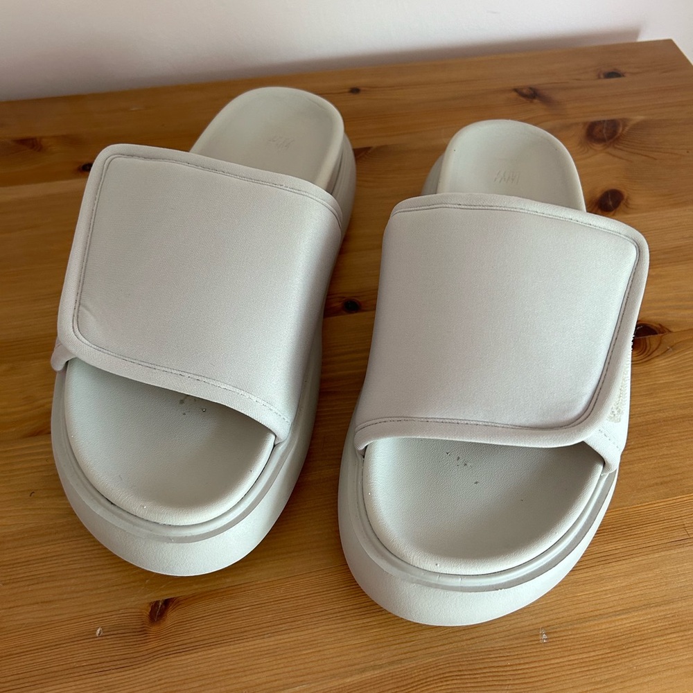 H&M Slides